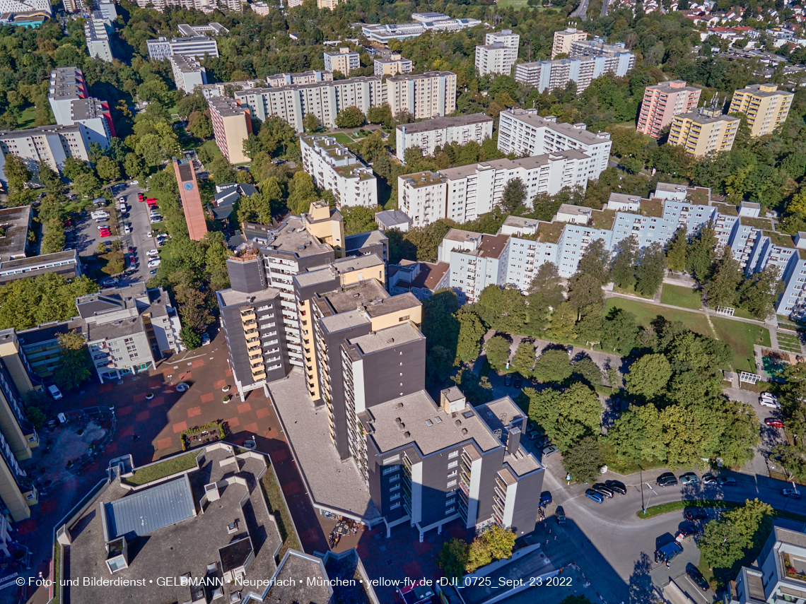 23.09.2022 - Karl-Marx-Ring 53-53c und Studentenwohnheim und Marx-Zentrum in Neuperlach